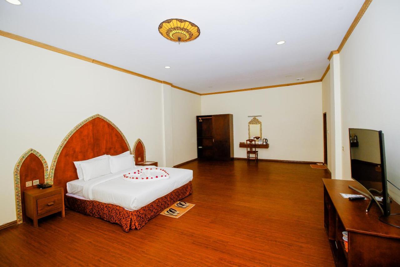 Royal Emerald River View Resort Bagan Exterior photo